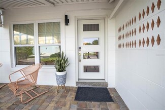 15804 3rd St E, Redington Beach, FL 33708