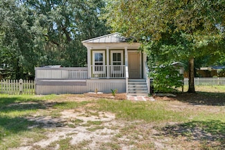 40 Horseshoe Ln, Freeport, FL 32439