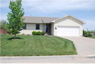 714 Clover Ln, Hesston, KS 67062
