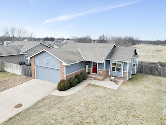 1807 N Country Walk Ln, Mulvane, KS 67110