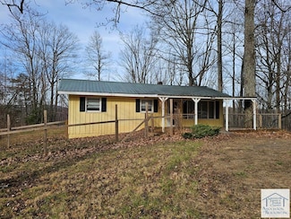 1004 Rock Castle Ln SE, Floyd, VA 24091