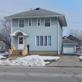 212 E 1st St, Sumner, IA 50674