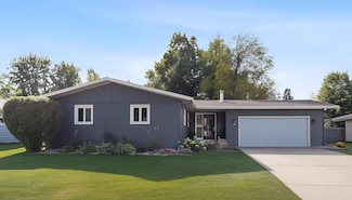 67 N Woodcrest Dr N, Fargo, ND 58102