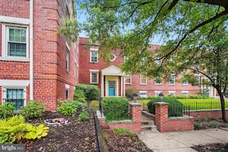 1305 E Abingdon Dr Unit 3, Alexandria, VA 22314