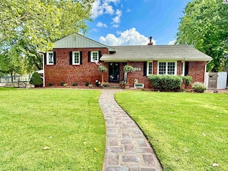 3200 Farmington Rd, Hutchinson, KS 67502