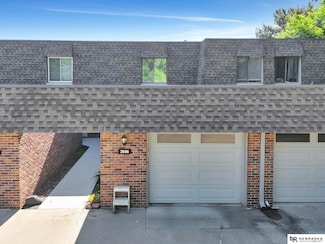 3586 Neerpark Dr, Lincoln, NE 68506