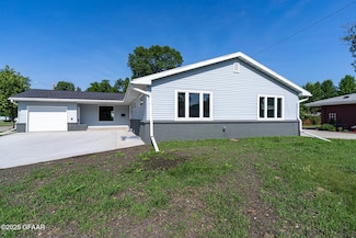502 Campbell Dr, Grand Forks, ND 58201