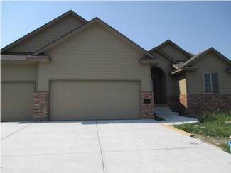 621 W Knott St, Hesston, KS 67062