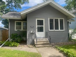 1633 E Ave NE, Cedar Rapids, IA 52402
