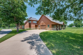 1922 Burkett Ct, Cleburne, TX 76033