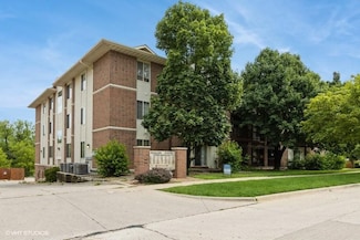 408 Westside Dr Unit II408, Iowa City, IA 52246