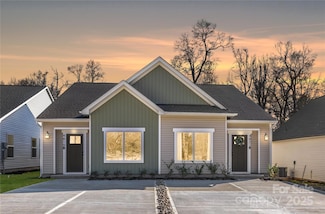 4815 & 4817 Victoria Dr, Charlotte, NC 28269