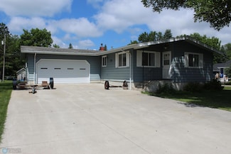 400 4th St S, Fairmount, ND 58030
