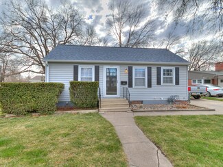 917 11th St, Nevada, IA 50201