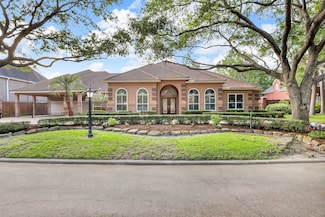 10 Champions Bend Cir, Houston, TX 77069