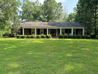 704 Kennedy Dr, Saint Joseph, TN 38481