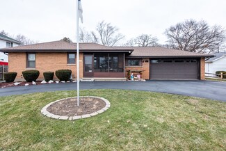 2112 Hawthorne Ln, Waukegan, IL 60087