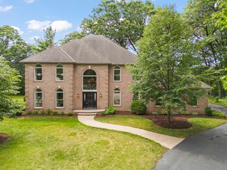 1S100 Normandy Woods Dr, Winfield, IL 60190