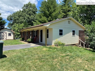 535 Little River Dr, Sparta, NC 28675