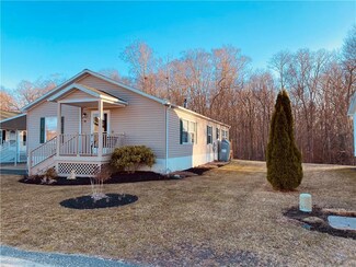 54 Blackbird Ct, Tiverton, RI 02878