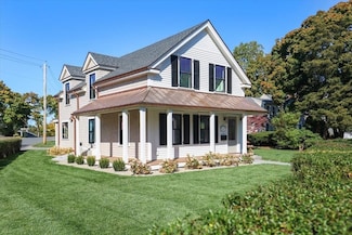 47 Elm St, Hingham, MA 02043