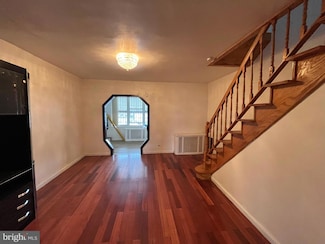 6909 Theodore St, Philadelphia, PA 19142