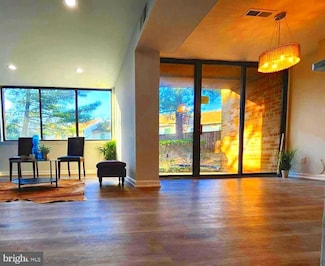 525 N Armistead St Unit T2, Alexandria, VA 22312