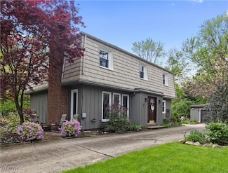 5550 Barton Rd, North Olmsted, OH 44070