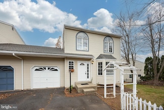 405 Navajo Dr, Royersford, PA 19468