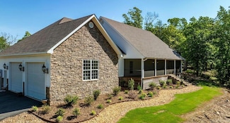 1066 Stony Point Rd, Houston, AR 72070