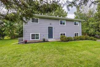 15 Green Ivy Cir, Rochester, NY 14623