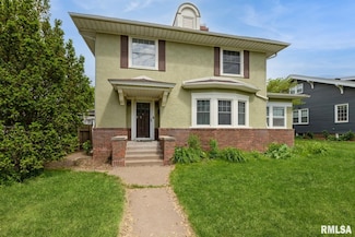 2505 Iowa St, Davenport, IA 52803
