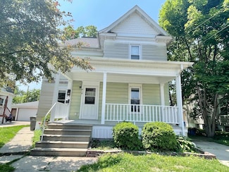 410 N 5th St, Watertown, WI 53094