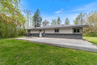 185 Wagon Rd, Esko, MN 55733
