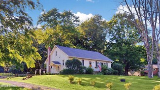 101 Sellersville Dr, East Stroudsburg, PA 18302