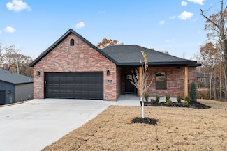 18 Dumfries Ln, Bella Vista, AR 72715