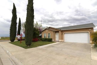 8462 Sierra Ave, Parlier, CA 93648