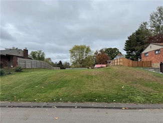 5021 Hialeah Dr, Pittsburgh, PA 15239