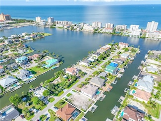 391 Lagoon Ave, Naples, FL 34108