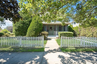 107 Melrose Ave, East Rockaway, NY 11518