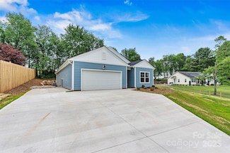 3567 Farmfield Dr, Claremont, NC 28610