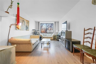 139-15 28th Rd Unit 4C, Flushing, NY 11354