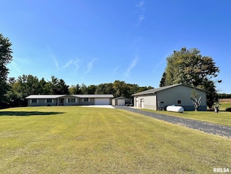 1889 Saint Pauls Church Rd, Chapin, IL 62628