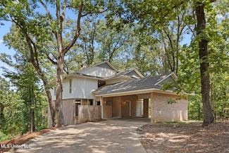 221 W Virginia Dr, Clinton, MS 39056