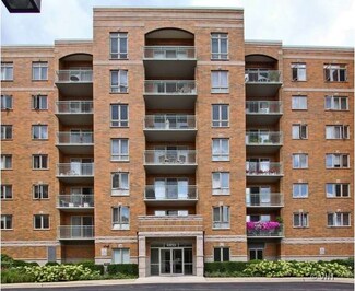 6815 N Milwaukee Ave Unit 310, Niles, IL 60714