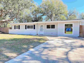 6562 Julia Dr, Milton, FL 32570