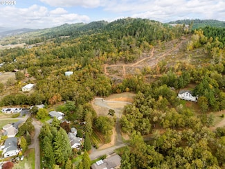 800 SE 5th St, Oakland, OR 97462