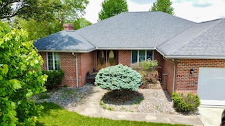 1320 Oakridge Dr, Bucyrus, OH 44820