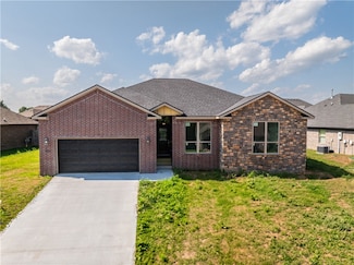 1013 Glass St, Cave Springs, AR 72718