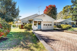 49 Green Dr, Toms River, NJ 08755